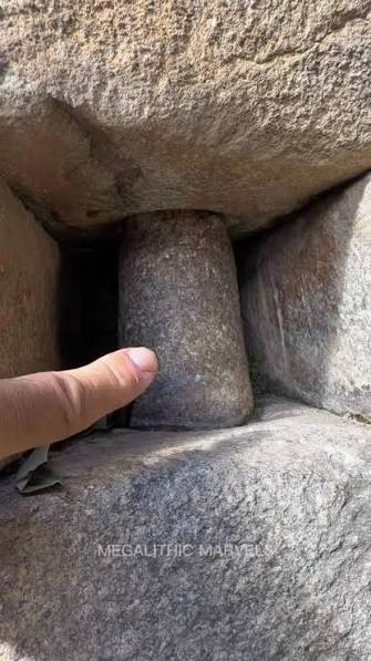 🧱 Echoes of Stone: From Cusco to Bozkale The upper image shows the famed  twelve-angled stone of Cusco, Peru — a masterpiece of Inca masonry from  around the 15th century CE. Each