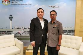 Malaysian experts will visit the site of the boeing 777 crash in the ukrainian city of torez on tuesday, bernama news agency reported monday referring to malaysia's transport minister datuk seri liow. Former Transport Minister Misses His Driver The Most Lifestyle Rojak Daily