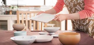 Traditionally it was made with two mochis (rice paste) rounded stacked one on top of the other and above all a tangerine or japanese bitter orange called daidai (橙). Japanese Table Setting Japan Design Store The Best Buy Japanese Gift Japan Design Store