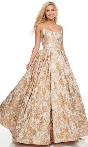 One of the things that take pride in place in the home at christmas time is the tree. Ball Gowns Prom Ball Dresses Formal Ballroom Gowns Couture Candy