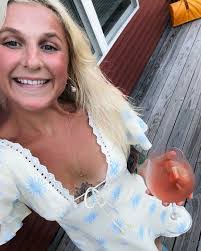 Abby Pendleton's Instagram, Twitter & Facebook