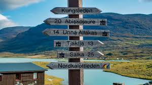 Kungsleden passes through varied landscape in the lapland mountain world. Wandern In Den Indian Summer Herbsttour Auf Dem Kungsleden Arctic Mountain Team