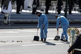 Διακοπή της κυκλοφορίας και απαγόρευση της στάσης και στάθμευσης των οχημάτων από 06.00΄ ώρα μέχρι και το πέρας των εκδηλώσεων της στρατιωτικής παρέλασης, στις κατωτέρω λεωφόρους και οδούς και στις κάθετες αυτών έως την πρώτη παράλληλη οδό: Ofmmxphblsyzmm