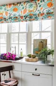 Rideau brise bise en macramé brodé couleur, idéal en petit rideau de cuisine. Les Dernieres Tendances Pour Le Meilleur Rideau De Cuisine Rideaux Cuisine Moderne Cuisine Moderne Rideaux Cuisine