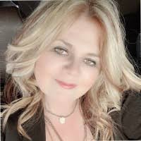 Melissa Rolen's Instagram, Twitter & Facebook