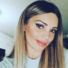 A Faloon Larraguibel le gustaría conducir "un programa como Yingo" y animar  el Festival de Viña https://bit.ly/3rhRMaH