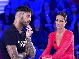 Ex partner e amministratore di corona's, agenzia fotografica di milano, negli anni è stato coinvolto in diversi procedimenti giudiziari (tra cui la nota inchiesta vallettopoli); Corona Asia Argento E Silvia Provvedi Tutti Hanno Notato Quel Retroscena
