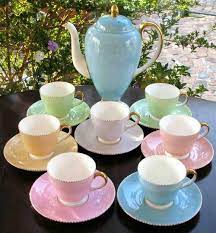 Wedgewood Tea Set See The Steeped Tea Cups And Saucers In Similar Colors And The Cups Are Heart Shaped Tea Cups Tea Pots Tea Set