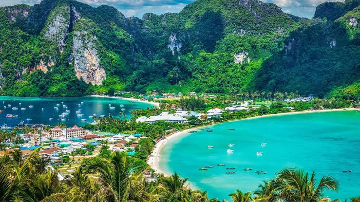 The stunning Phi Phi Islands, AI generated
