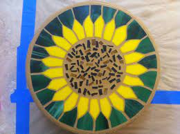 Every year that passes i feel bad that grammy still doesn't have those garden stones, so i set on a mission to make them, and you guyyyyys!!!! Sunflower Stepping Stone Mosaic Art Projects Mosaic Art Supplies Stained Glass Patterns
