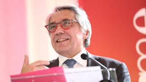 Enfin, le président gère le domaine du département ce qui lui confère des pouvoirs de police particuliers, notamment en matière de circulation. Les Departements Ont Tenu Bon Dans La Crise Souligne Laurent Somon President Du Conseil Departemental De La Somme