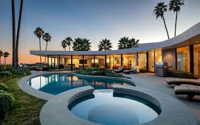 Brentwood House Eine Villa Von Elon Musk Ausserhalb Von Los Angeles Fur Etwa 4 Millionen Euro Casas Caras Diseno Moderno De Casas Fachadas