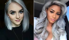 dame mit brauen augen shwarzer bluse und bob frisur lockige mittellange haare haare grau farben dunkelgraue haare haarfarben