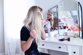With over 30 days of hairstyle inspiration, you'll learn easy everyday hairstyles and more intricate, formal upstyles in this ebook. Sandy From Grease Hair Tutorial