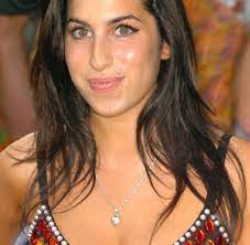Her sound was new, refreshing and recognisable and helped her win countless awards. Soul Sangerin Amy Winehouse Das Genie Der Selbstzerstorung Welt