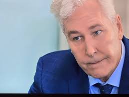 cast members look different without facial hair