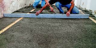A vant de couler le béton pour la dalle, pré parer un lit au niveau où éte ndre une couc he de pierre. Comment Couler Une Dalle De Beton Sur Terre Plein Beton Expert