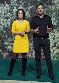 Wenn annalena baerbock bundeskanzlerin wird. Seht Her Ich Bin Eine Von Euch Was Ihr Stil Uber Annalena Baerbock Verrat