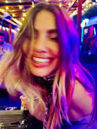 Larisa Love (@lifeoflarisalove) • Instagram photos and videos