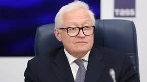 Miíase oral: médicos retiram mais de 100 larvas alojadas na boca de uma  mulher, no Peru; entenda