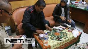 Polisi Gerebek Rumah Bandar Togel Hongkong Di Kebumen Net Jateng Youtube