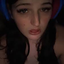 Layla Bennett (@th3yluvlayla)