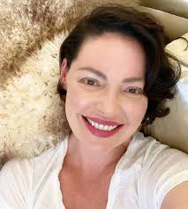 Heigl was one of hollywood's biggest stars, but with a few words she threw it all away. Quick Celeb Facts Katherine Heigl Age Husband Kids Net Worth Married Height Family