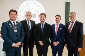 Cafe hawelka van der bellen. Strahlende Sterne Am Wissenschaftshimmel Universitat Klagenfurt Feiert Zwei Alumni Sub Auspiciis Universitat Klagenfurt