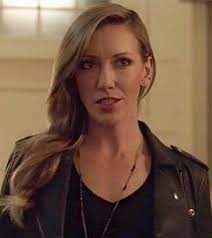 Pin By Valdir Junnior On Black Canary Katie Cassidy Dinah Laurel Lance Girl Superhero
