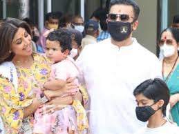 Shilpa shetty kundra and her hubby: Photos Shilpa Shetty Visits Siddhivinayak Temple With Her Family On Daughter Samisha S First Birthday Hindi Movie News Times Of India