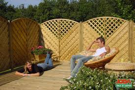 Sichtschutz Zaun Sontegro Naturliches Material Plus Harmonisch Gebogene Formen Der Sichtschutz Zaun Sontegr Outdoor Dekorationen Sichtschutz Sichtschutzzaun