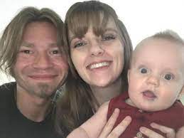 Discovery Channel S Alaskan Bush People Stars Bear Brown And Raiven Are Back Together Alaskan Bush People Discovery