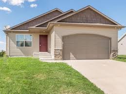 5714 Ruhd St Sw Cedar Rapids Ia 52404 Mls 1706540 Zillow Zillow Cedar Outdoor Structures