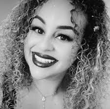 Amanda Capell's Instagram, Twitter & Facebook