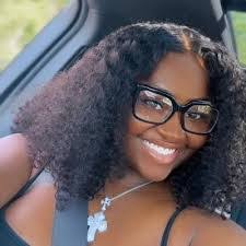 Brooklyn Bennett's Instagram, Twitter & Facebook