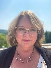 Eva Coffey's Instagram, Twitter & Facebook