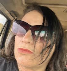 Lisa Lubert's Instagram, Twitter & Facebook