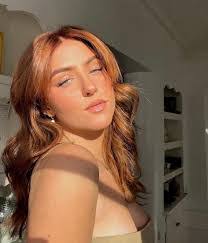 Elise Hebert's Instagram, Twitter & Facebook