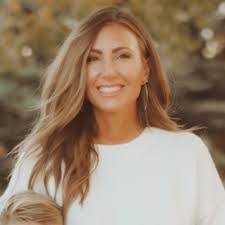 Liz Lyons's Instagram, Twitter & Facebook