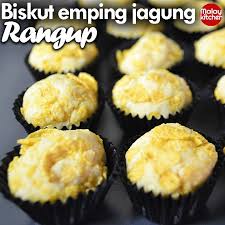 Langkah berikutnya, jagung harus dikupas kulitnya dan dibersihkan dari serabut rambut jagungnya. Malay Kitchen Biskut Emping Jagung Sangat Terkenal Facebook