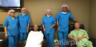 Pembedahan teknik phacoemulsification ialah pembedahan katarak luka kecil atau insisi lebih kurang 3mm. Csr Thoneh Taja Pembedahan Katarak Kepada Golongan B40 Sinar Plus