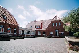 Langeoog) is one of the seven inhabited east frisian islands at the edge of the lower saxon wadden sea in the southern north sea, located between baltrum island (west), and spiekeroog (east). Gemeinsam Meer Erleben Bundesfreiwilligendienst Bei Den Inselquartieren Lippe News