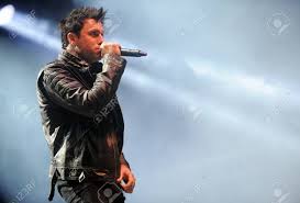 Oder weitere festivals aus tschechien aus dem jahr 2015 anzeigen. Hradec Kralove Tschechische Republik 5 Juni 2015 Sanger Adam Gontier Von Three Days Grace Wahrend Einer Auffuhrung Am Rock For People Festival In Hradec Kralove Tschechische Republik 5 Juni 2015 Lizenzfreie