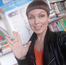 Jolene Blalock Fan Space shares T'Pol cosplayer photo