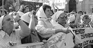 Las madres de plaza de mayo (1985). La Conmovedora Historia De Las Marchas De Madres De Plaza De Mayo En Un Nuevo Aniversario
