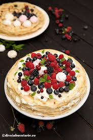 Tort De Clatite Cu Fructe De Padure Si Bezele Food Summer Recipes Deserts