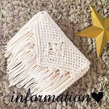 プレゼント企画のお知らせです 12月ごろにa knitのribbonを使用して作ったこちらのマクラメクラッチ 試作でしたので販売はいたしません フリンジの長さが足りない部分があったりして 目立たない bolsos de ganchillo bolsos en macrame ganchillo
