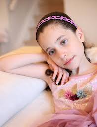 How to achieve sharp photos with a Canon R8 and 50mm 1.8 lens?