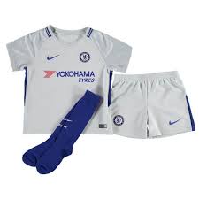 It marks the first collaboration of this partnership, in which nike will produce strips for the first team, academy and ladies teams, as well as a full range of apparel and training wear for millions of blues supporters around the world. Chelsea Kids Away Kit 2017 18 Official 17 18 Nike Kit