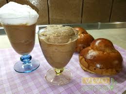 È simile al gelso bianco, ma si differenzia per alcuni caratteri salienti: Granita Di Gelsi Siciliana Come Prepararla A Casa Vivo Mangiando